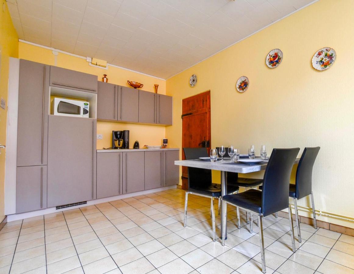 De La Dime Apartment *
